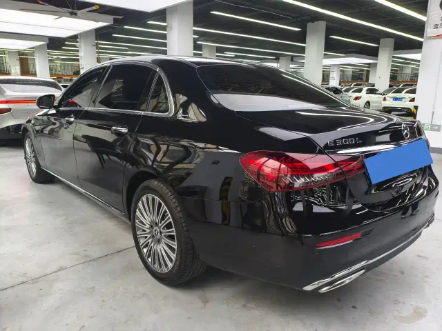 Mercedes-Benz E-Class — Фото автомобиля 9