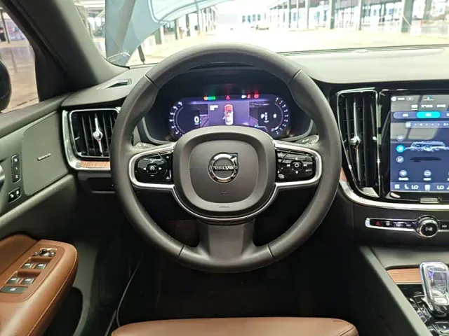 Volvo S60 — Фото автомобиля 10