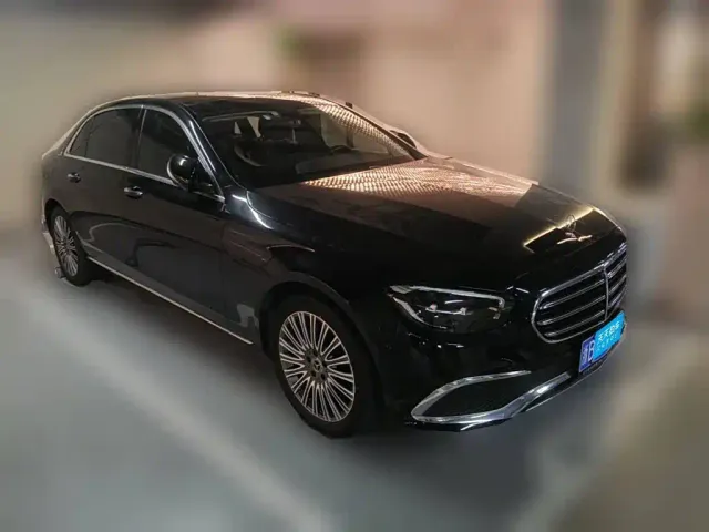Mercedes-Benz E-Class — Фото автомобиля 3