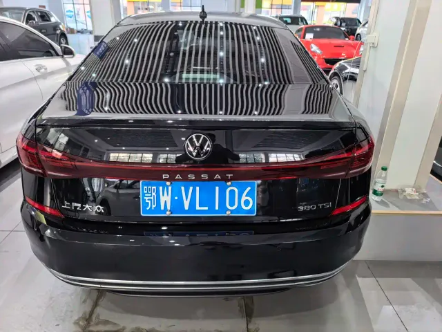 Volkswagen Passat — Фото автомобиля 12