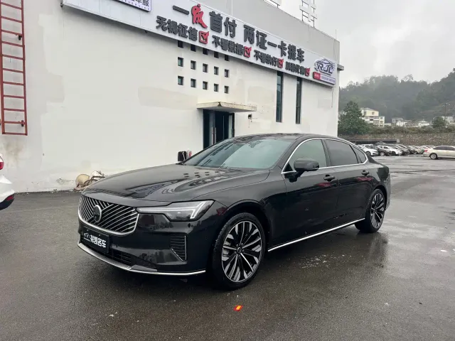 Фотография автомобиля — Volvo S90
