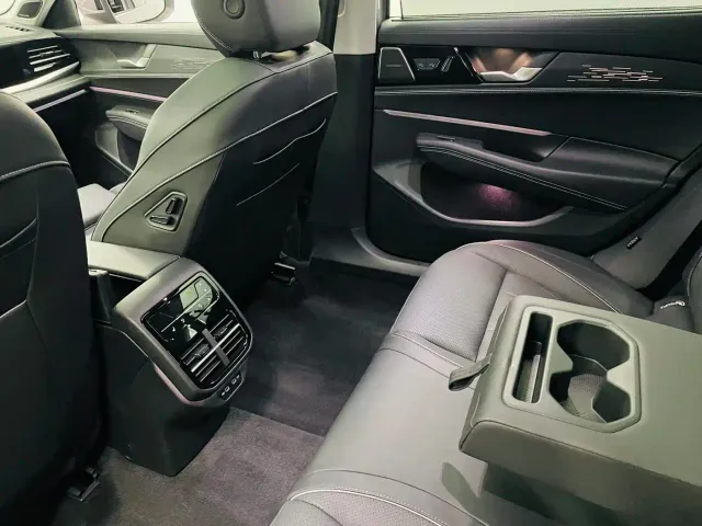 Volkswagen Passat — Фото автомобиля 12