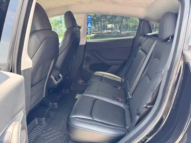 Tesla Model Y — Фото автомобиля 6
