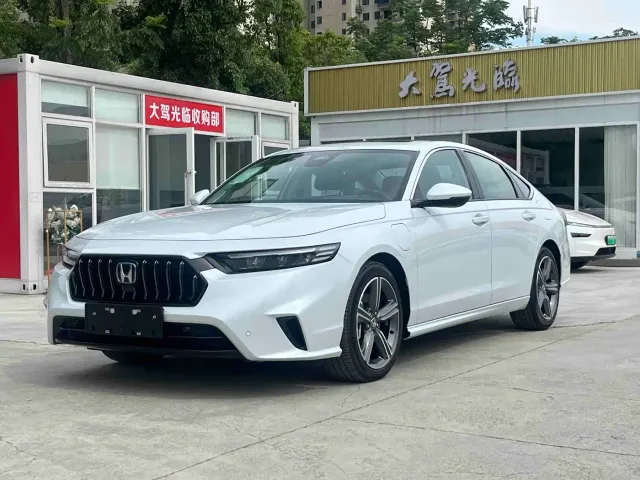 Фотография автомобиля — Honda Inspire Hybrid