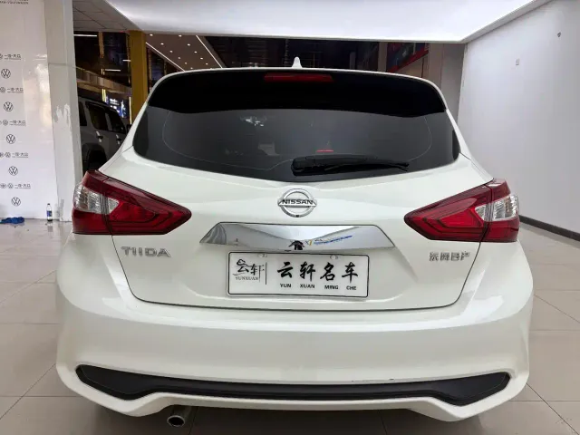 Nissan Tiida — Фото автомобиля 8
