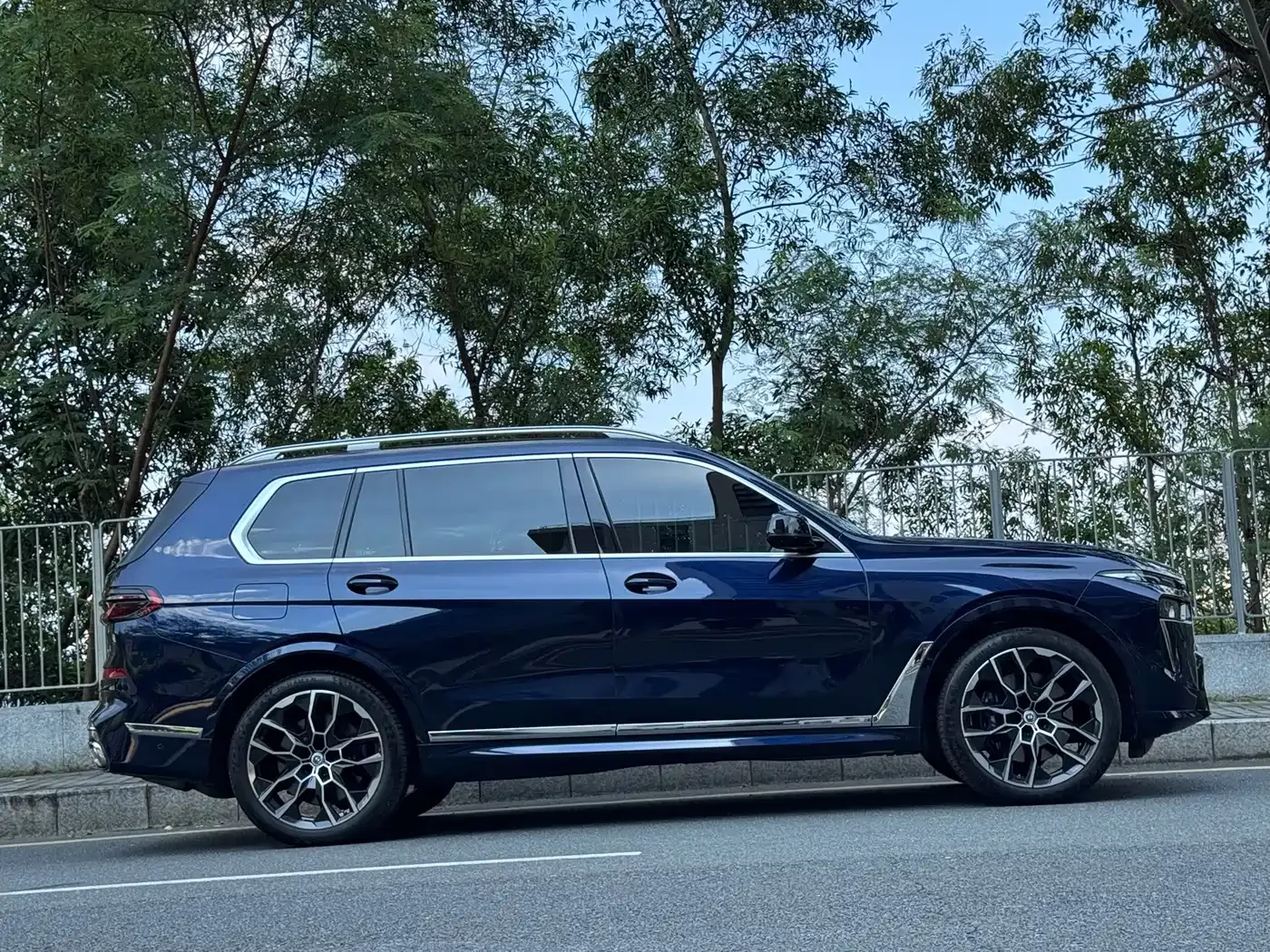 BMW BMW X7 M60i 2023 xDrive M60i — Фото автомобиля 7