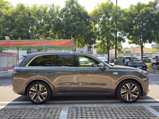 Li Auto L8 — Фото автомобиля 4