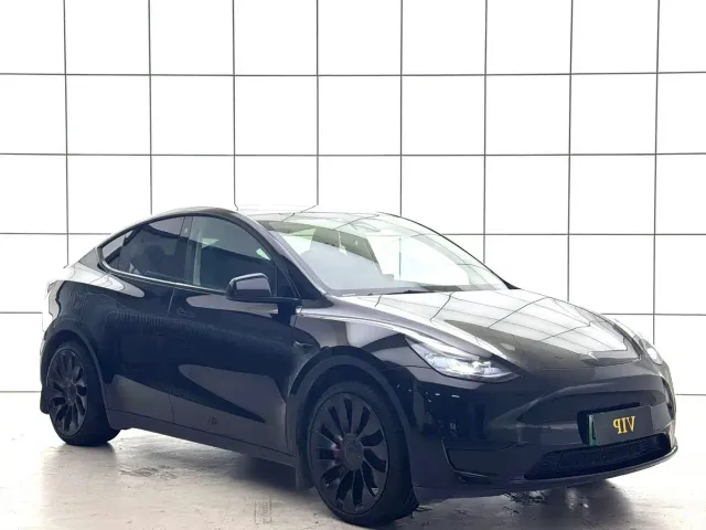 Tesla Model Y — Фото автомобиля 11