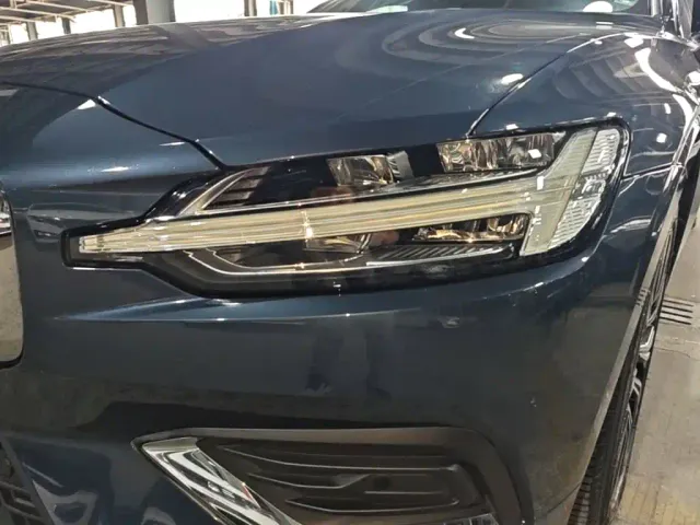 Volvo S60 — Фото автомобиля 23