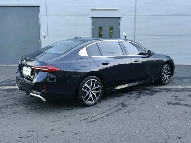 BMW i5 — Фото автомобиля 5