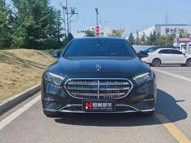 Mercedes-Benz E-Class — Фото автомобиля 2