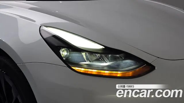 Tesla Model 3 — Фото автомобиля 7