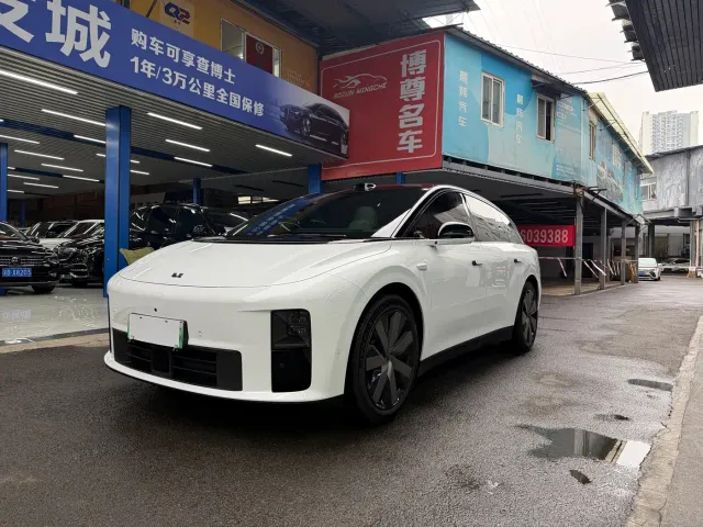 Фотография автомобиля — Li Auto i6