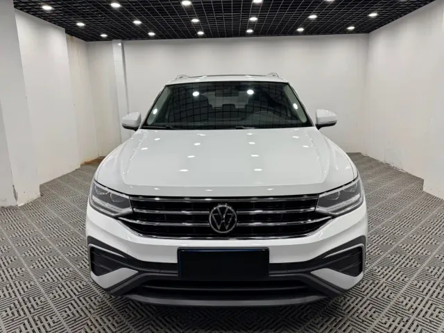 Volkswagen Tiguan L — Фото автомобиля 2