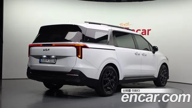 Kia Canival — Фото автомобиля 2