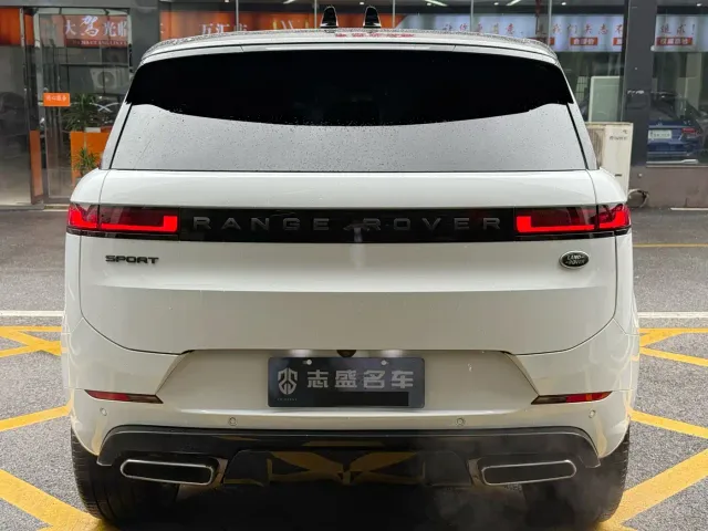 Land Rover Range Rover Sport — Фото автомобиля 6