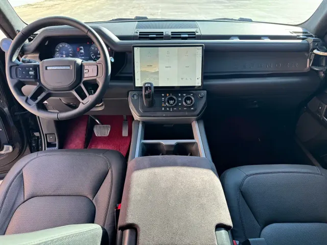 Land Rover Defender — Фото автомобиля 9