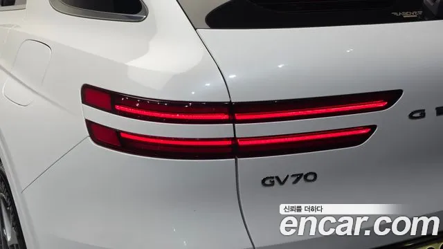 Genesis GV70 — Фото автомобиля 8