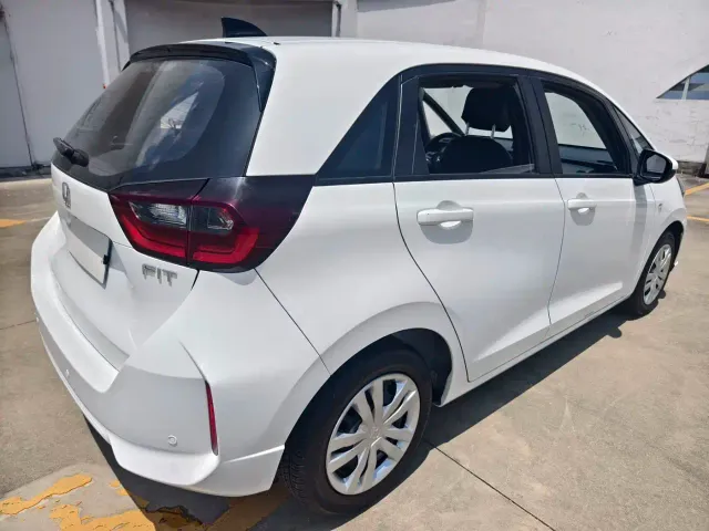 Honda Fit — Фото автомобиля 5