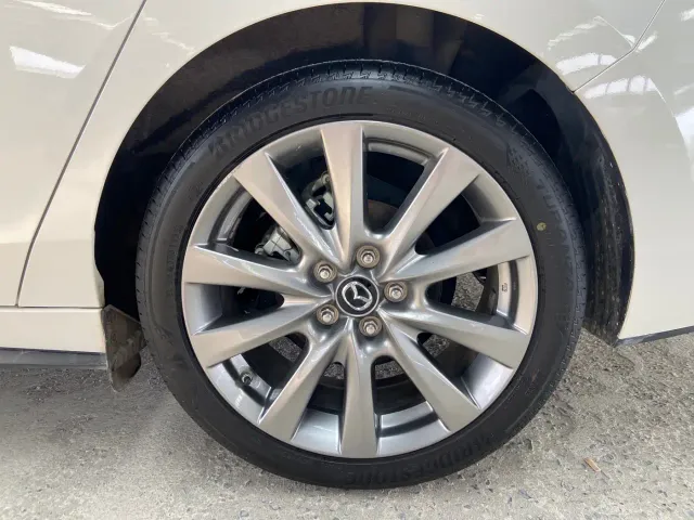 Mazda Axela — Фото автомобиля 10
