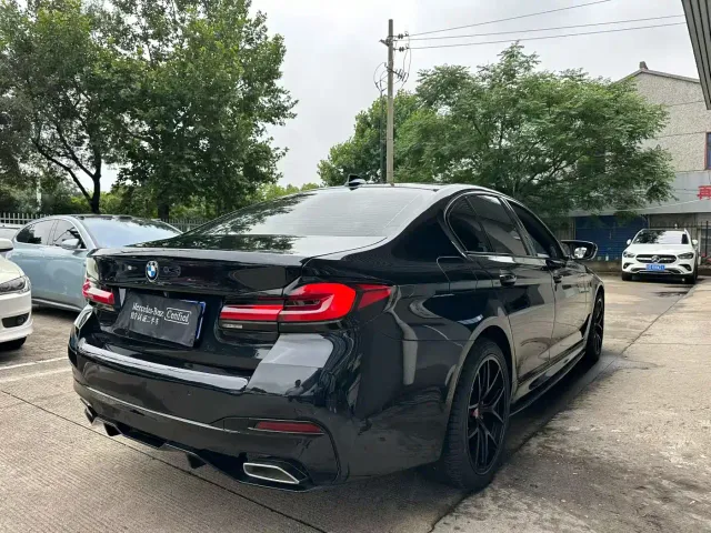 BMW 5 Series — Фото автомобиля 9