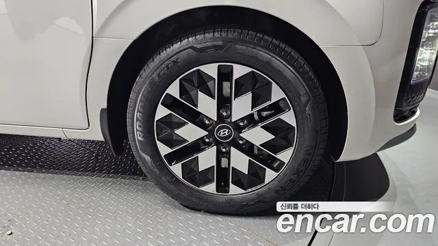 Hyundai Staria Staria 4WD Lounge 7 мест — Фото автомобиля 5
