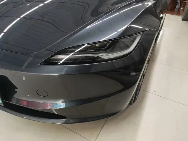 Tesla Model 3 — Фото автомобиля 23
