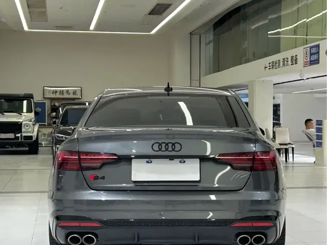 Audi S4 — Фото автомобиля 13