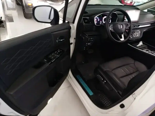 Honda Elysion — Фото автомобиля 15