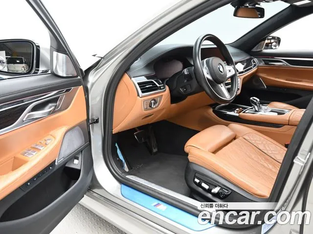 BMW 7-Series — Фото автомобиля 11