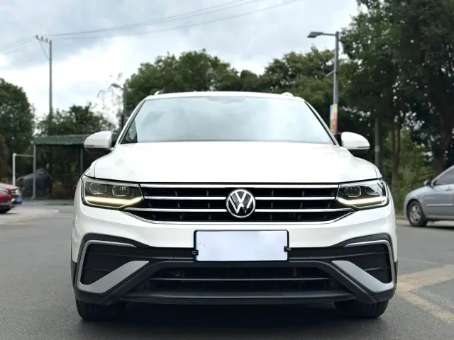 Volkswagen Tiguan L — Фото автомобиля 2