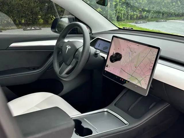 Tesla Model Y — Фото автомобиля 20