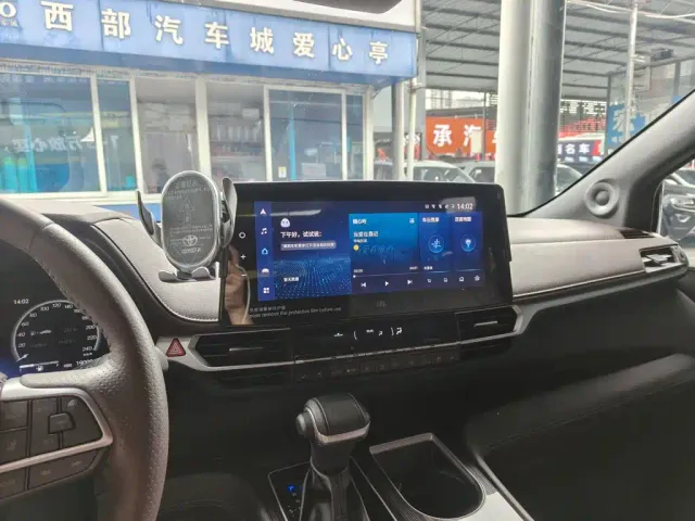 Toyota Sienna — Фото автомобиля 12