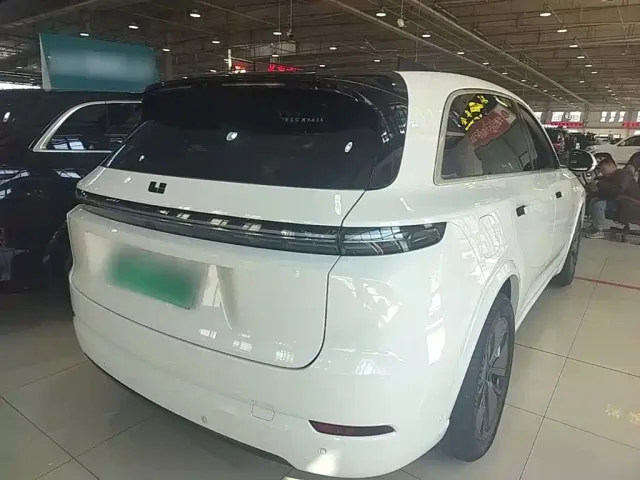 Li Auto L7 — Фото автомобиля 6