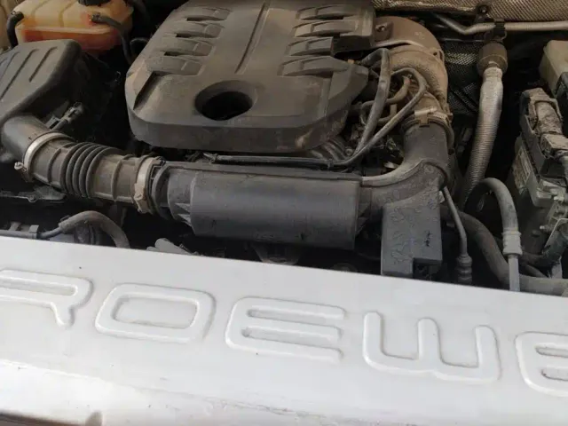 Roewe RX8 — Фото автомобиля 10
