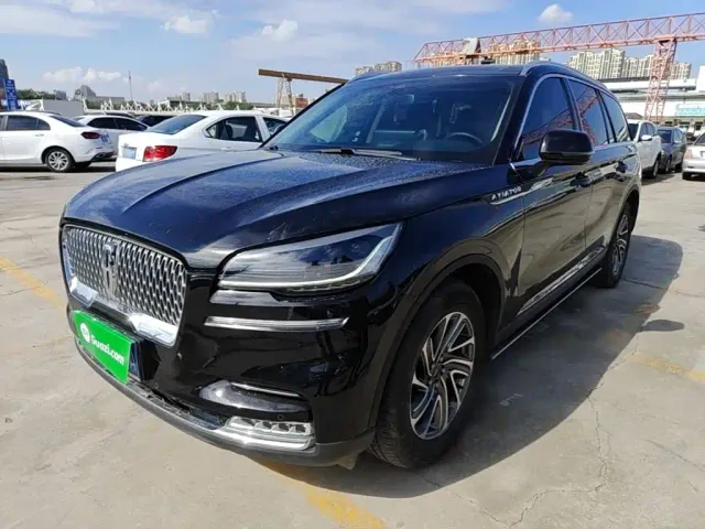 Фотография автомобиля — Lincoln Aviator