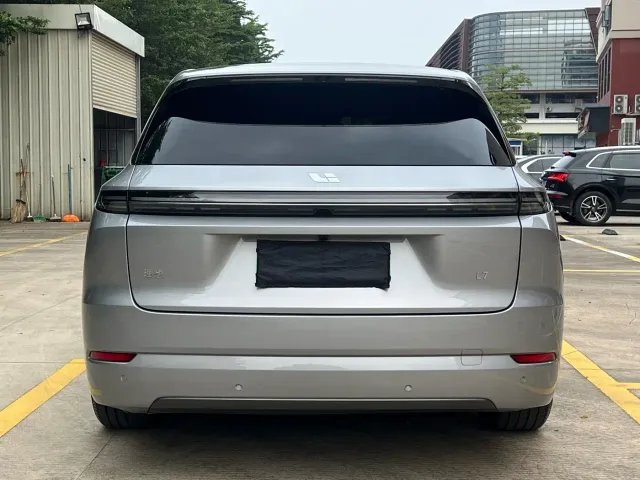 Li Auto L7 — Фото автомобиля 4