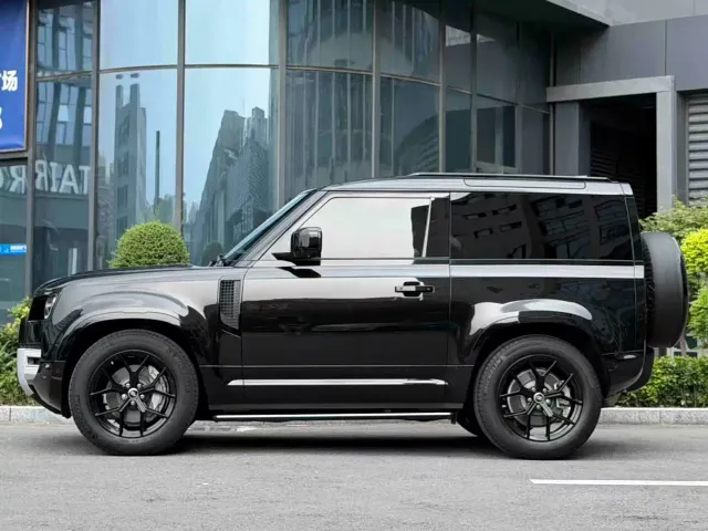 Land Rover Defender — Фото автомобиля 5