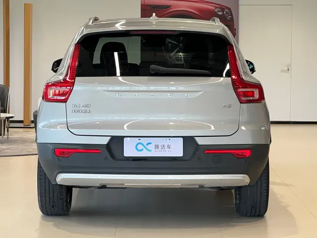 Volvo XC40 — Фото автомобиля 6