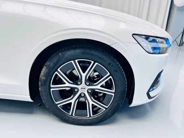 Volvo S60 — Фото автомобиля 4