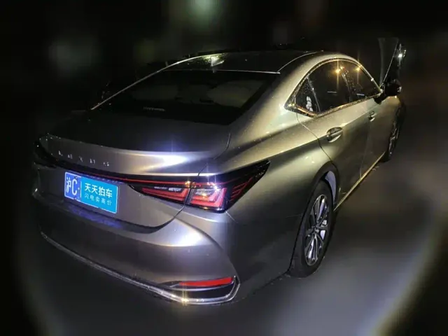 Lexus ES — Фото автомобиля 2