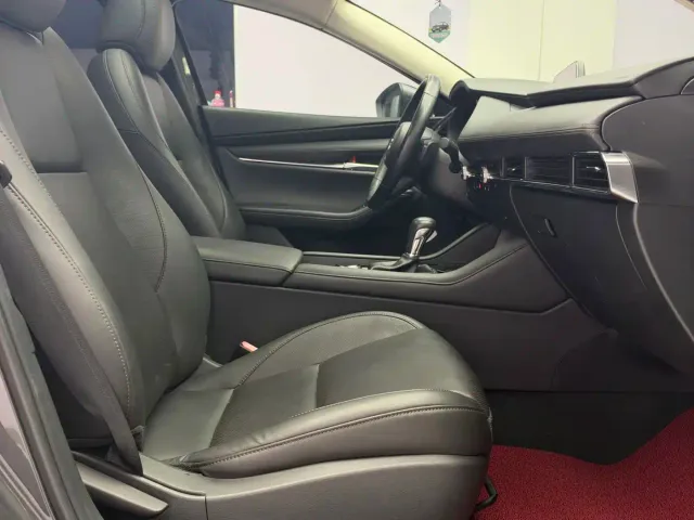 Mazda Axela — Фото автомобиля 18