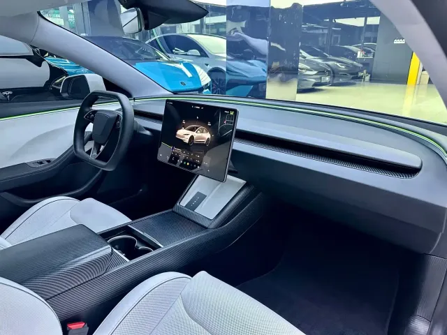 Tesla Model 3 — Фото автомобиля 14