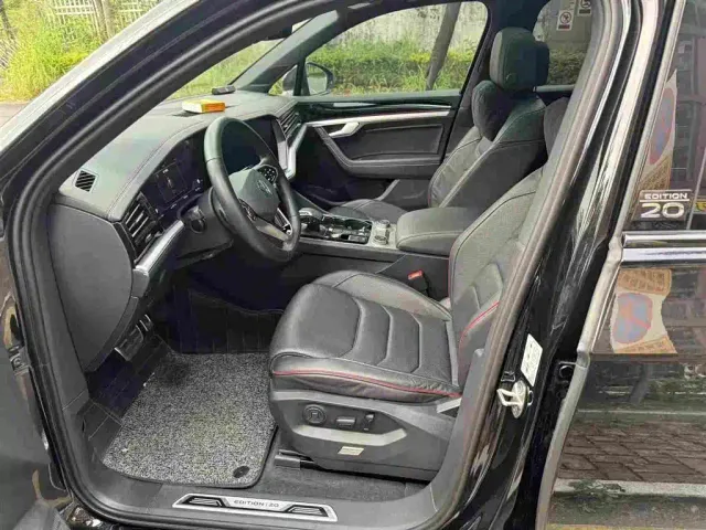Volkswagen Touareg — Фото автомобиля 3