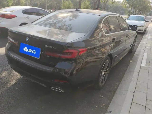 BMW 5 Series — Фото автомобиля 3