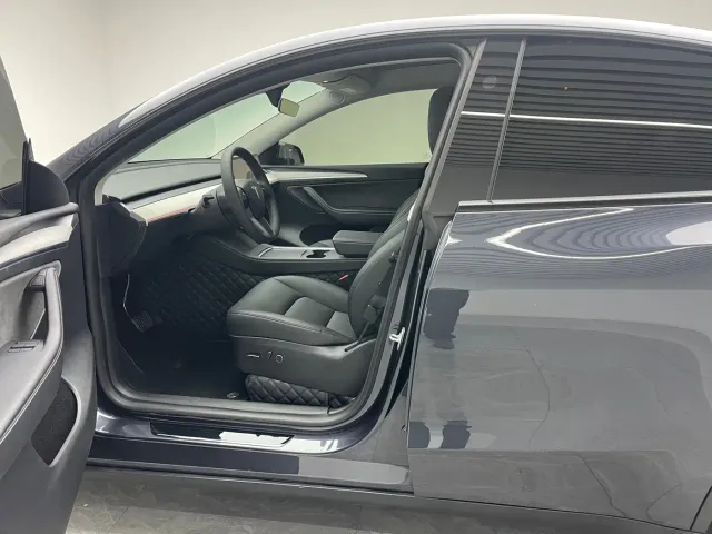 Tesla Model Y — Фото автомобиля 16