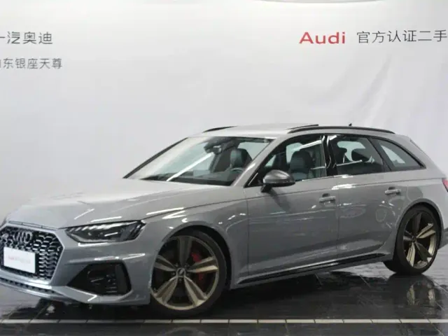Фотография автомобиля — Audi RS 4