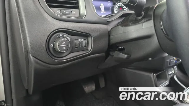 Jeep Renegade — Фото автомобиля 20