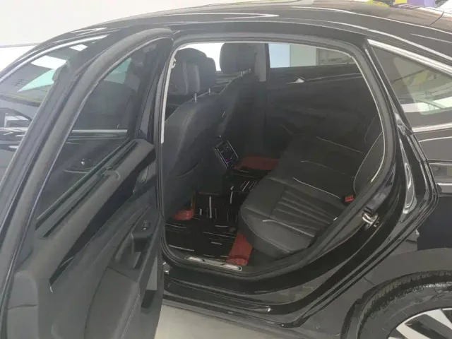 Volkswagen Passat — Фото автомобиля 11