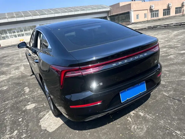 Bestune B70 — Фото автомобиля 12